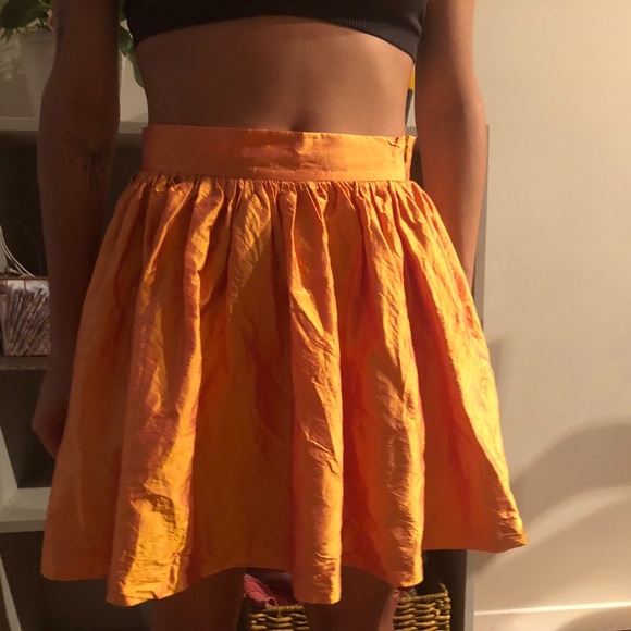 Super cute gathered orange shiny skirt - Picture 1 of 4